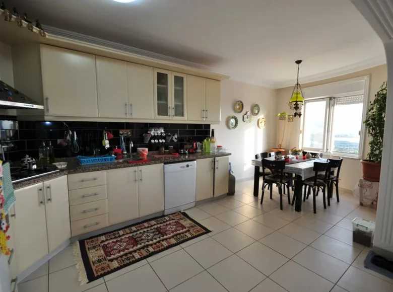 Mieszkanie 3 pokoi 145 m² Alanya, Turcja