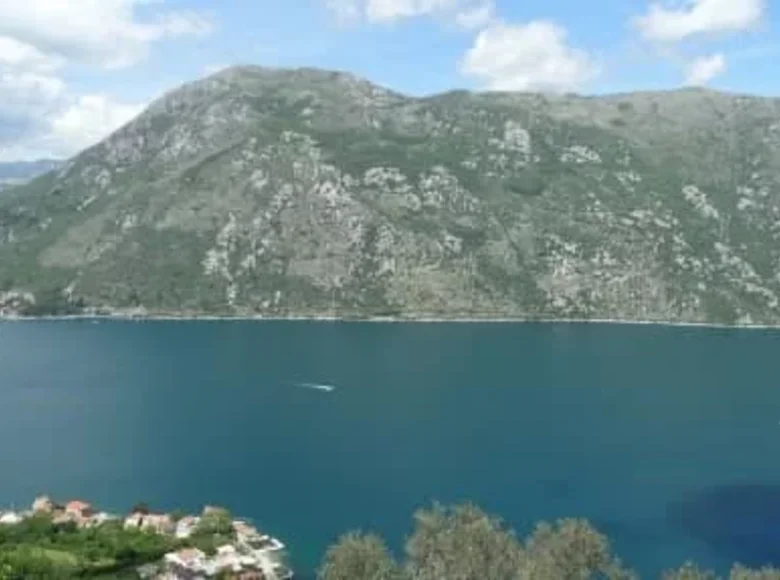 Parcelas 960 m² Kotor, Montenegro