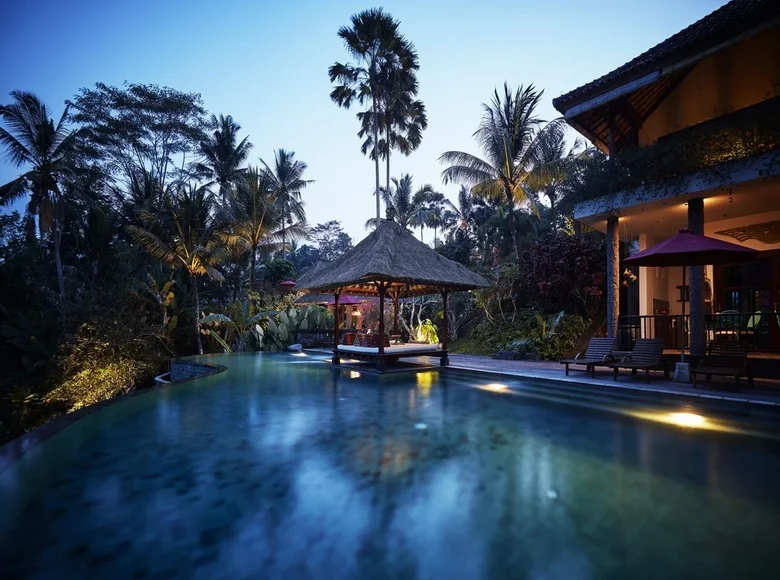 Villa de 4 dormitorios 1 010 m² Begawan, Indonesia