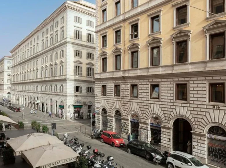 Commercial property 2 000 m² in Rome, Italy