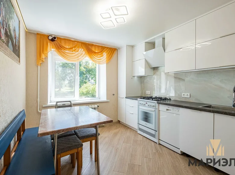 4 room apartment 87 m² Papiernia, Belarus