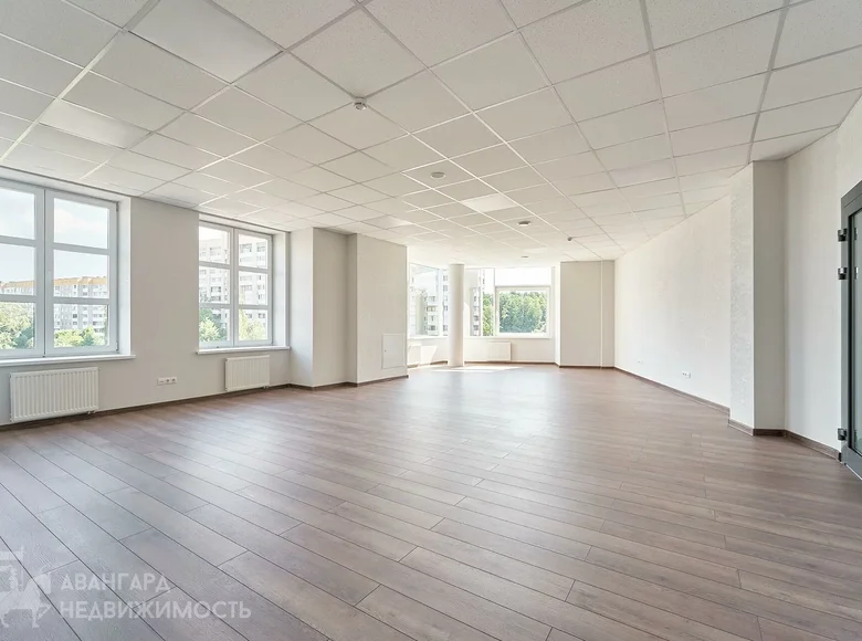 Офис 50 комнат 8 000 м² в Минске, Беларусь