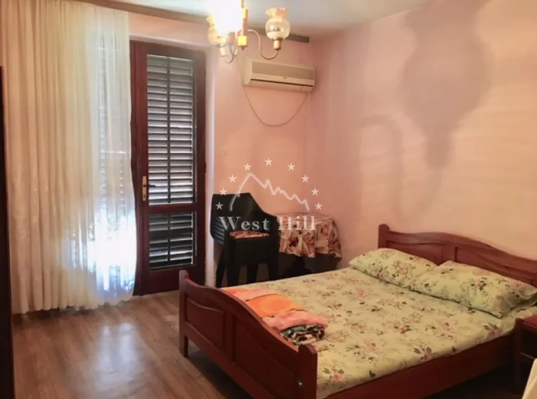 House 10 rooms 300 m² Budva, Montenegro