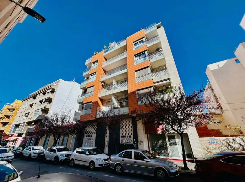 Mieszkanie 4 pokoi 111 m² Torrevieja, Hiszpania