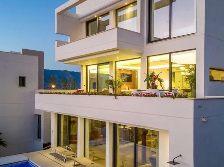 3 bedroom villa 304 m² Mijas, Spain