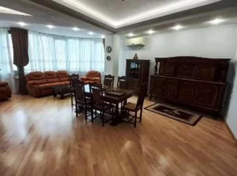 Piso independiente 4 habitaciones 135 m² Tiflis, Georgia