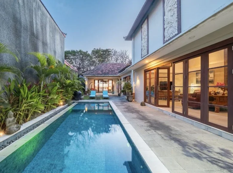 Villa de tres dormitorios 200 m² Sanur Kauh, Indonesia