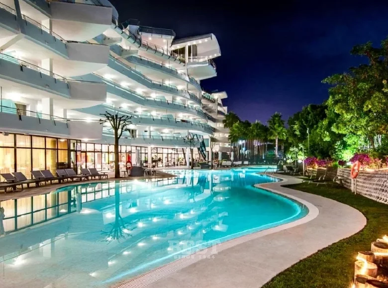 Hotel 10 200 m² in Marbella, Spain