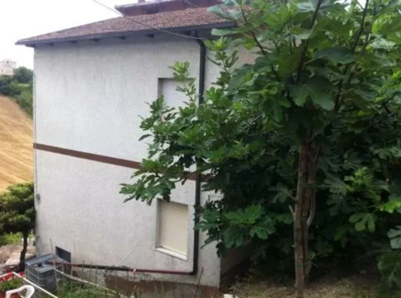 Stadthaus 8 zimmer 160 m² Terni, Italien