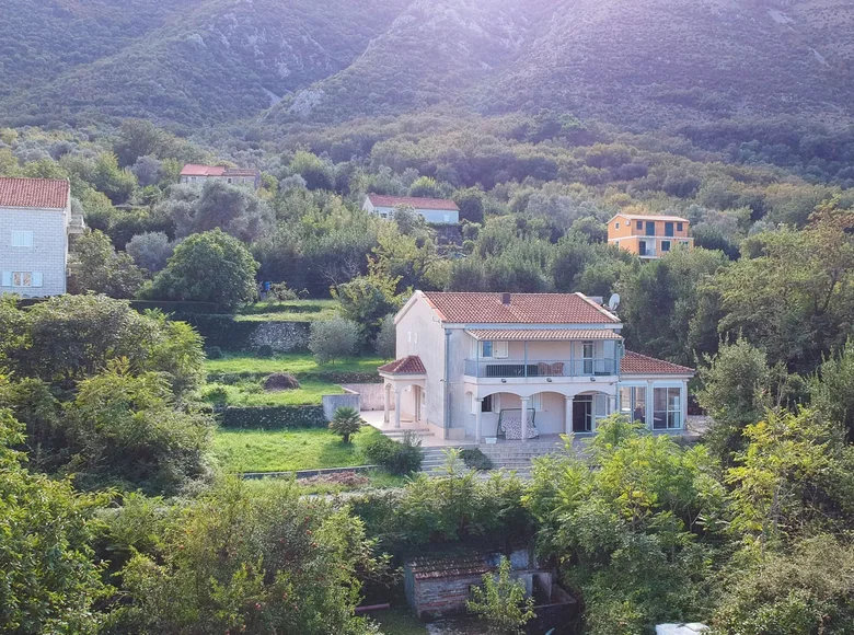 Mansion 3 bedrooms 300 m² Prcanj, Montenegro