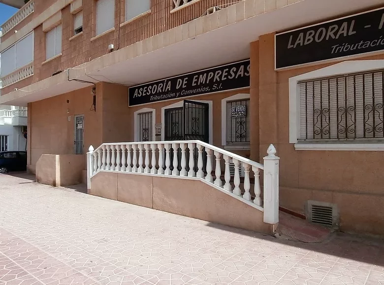 Commercial property 166 m² in Torrevieja, Spain