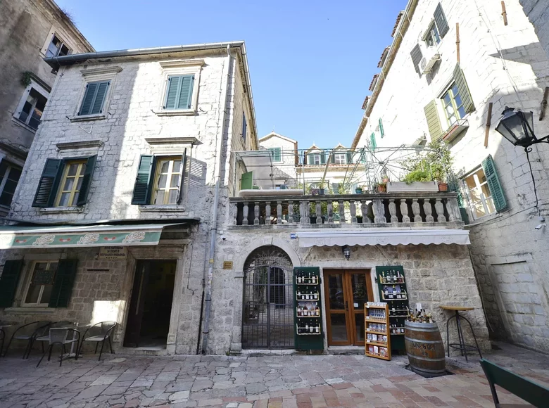Commercial property 500 m² in Kotor, Montenegro