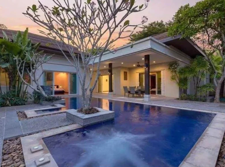 3 bedroom villa 642 m² Phuket, Thailand