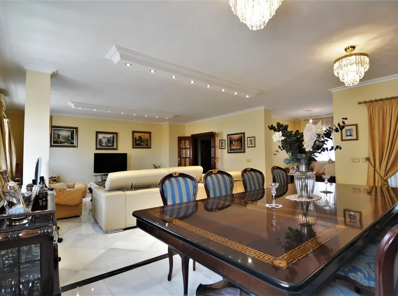 Mieszkanie 4 pokoi 205 m² Fuengirola, Hiszpania