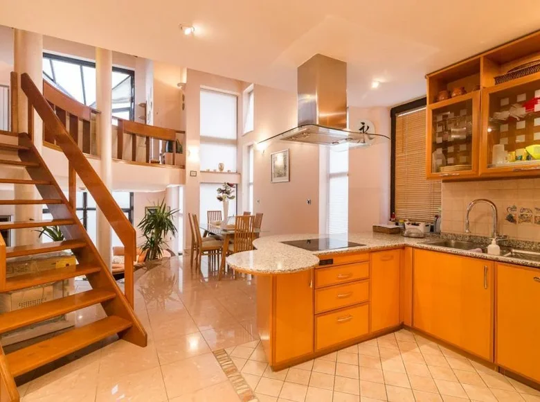 Villa de tres dormitorios 385 m² Zagreb, Croacia