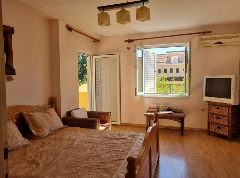 Mieszkanie 3 pokoi 64 m² Petrovac, Czarnogóra