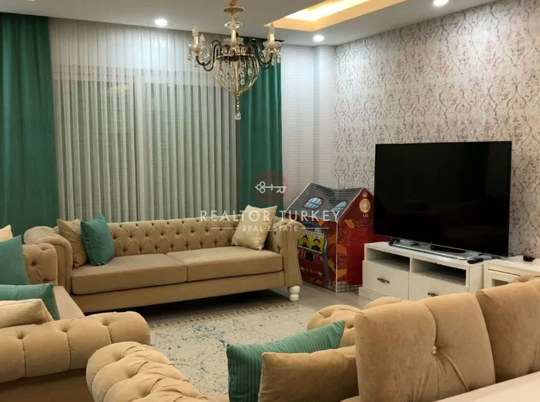 4 bedroom apartment 270 m² Muratpasa, Turkey