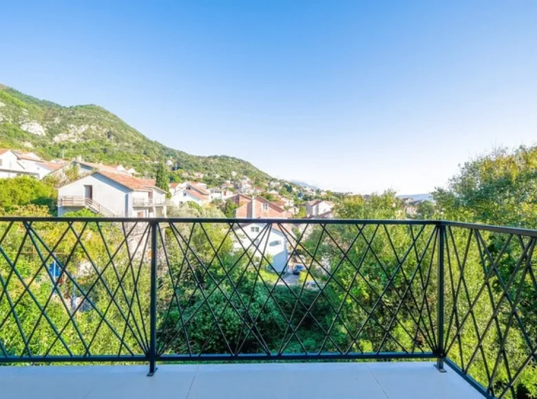 3 bedroom apartment 82 m² Tivat, Montenegro