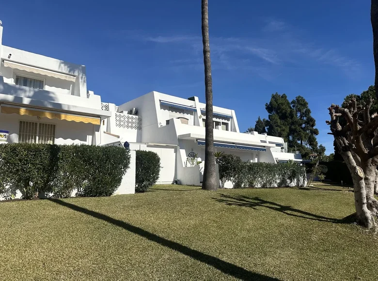 Mieszkanie 3 pokoi 151 m² Marbella, Hiszpania