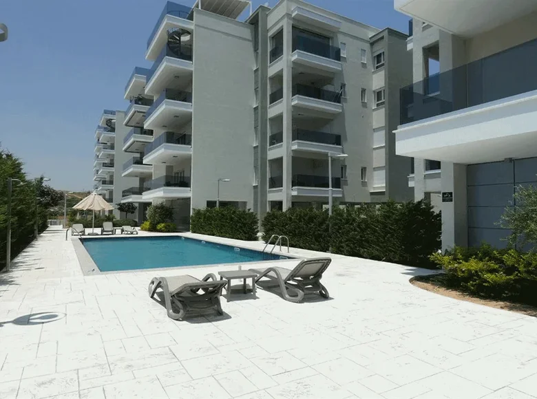 Mieszkanie 4 pokoi 203 m² Społeczność St. Tychon, Cyprus