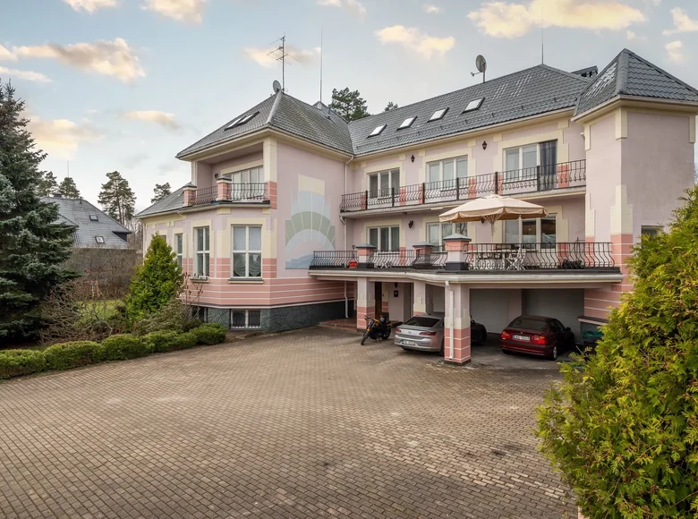 Dom 10 pokojów 864 m² Bukulti, Łotwa