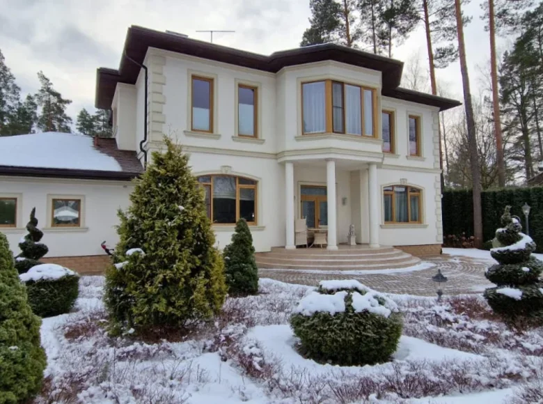 Casa 5 habitaciones 320 m² Mucenieki, Letonia