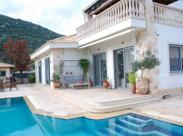 Villa 950 m² Limenas Markopoulou, Greece