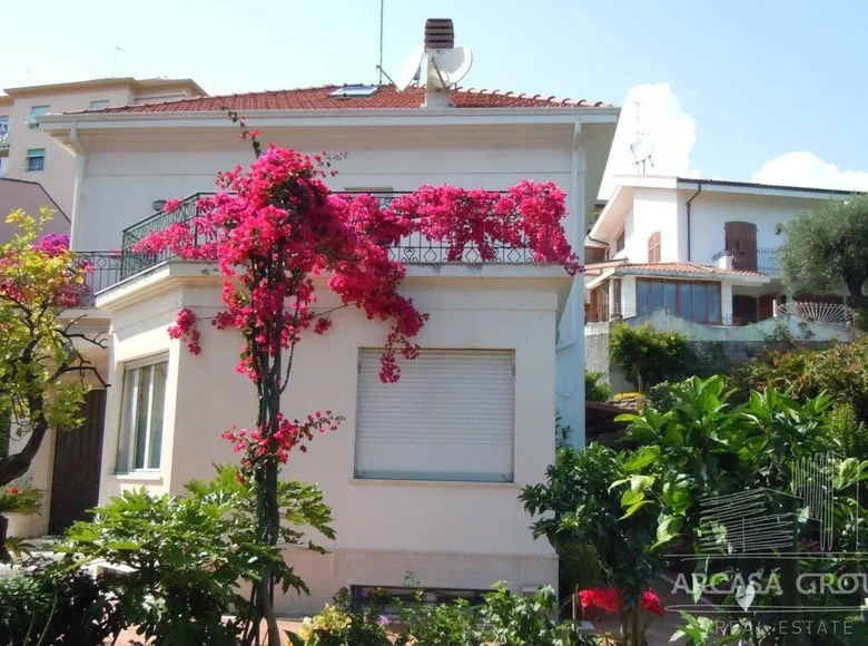 Villa de 4 dormitorios 347 m² Sanremo, Italia