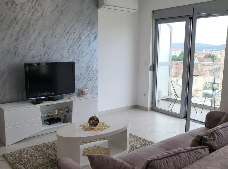 Mieszkanie 2 pokoi 64 m² Tivat, Czarnogóra