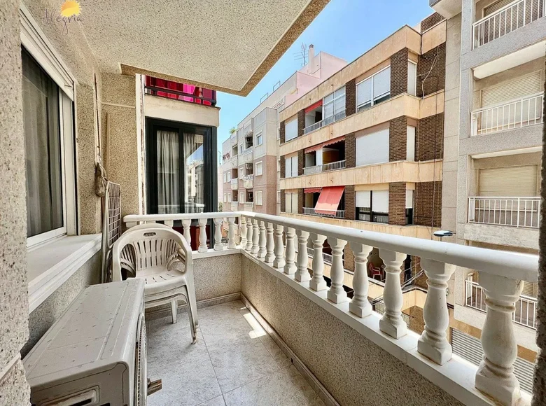 Mieszkanie 2 pokoi 65 m² Torrevieja, Hiszpania