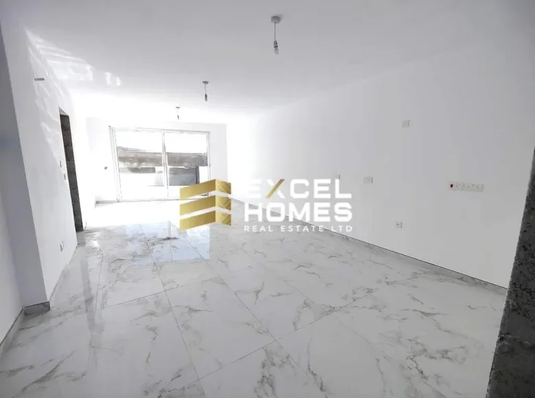 Ático 2 habitaciones  Paola, Malta