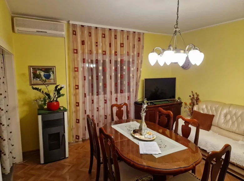 3-Schlafzimmer-Villa 100 m² Tivat, Montenegro