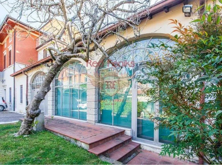 Commercial property 60 m² in Desenzano del Garda, Italy