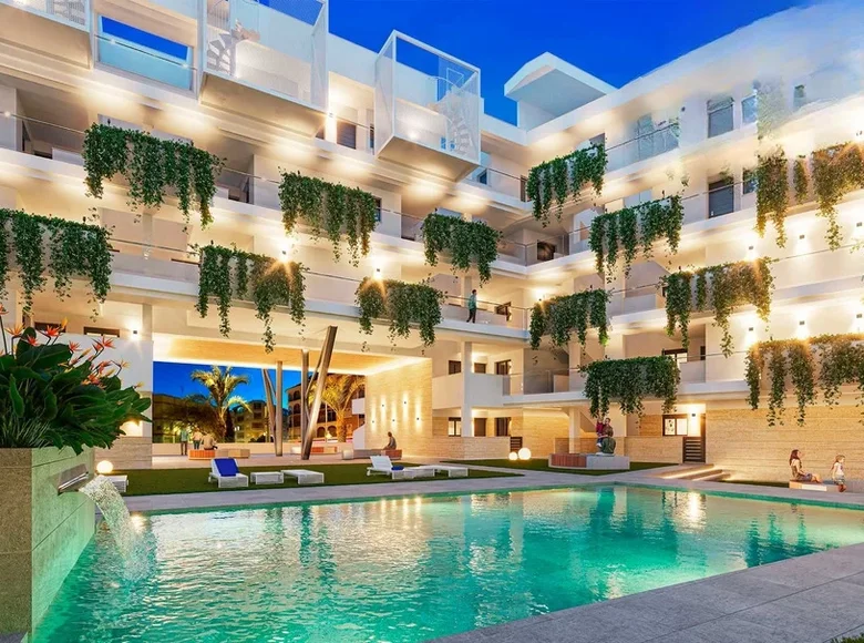 Mieszkanie 4 pokoi 104 m² Torrevieja, Hiszpania