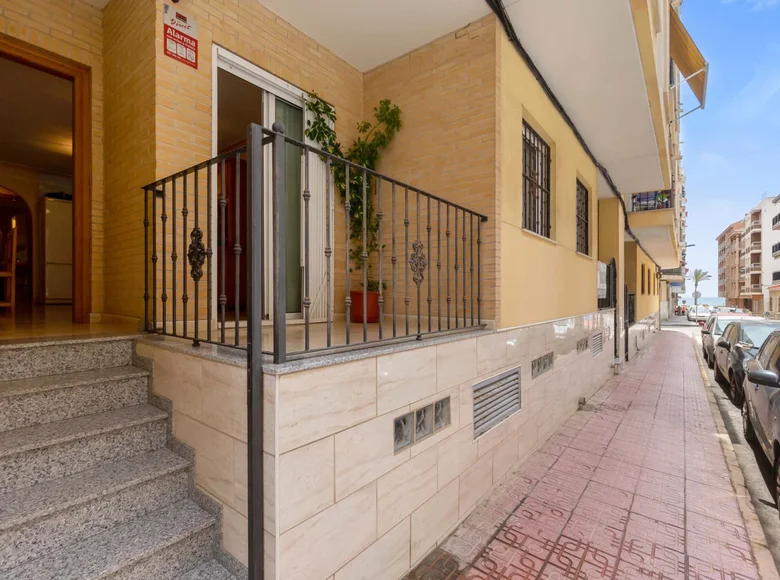 Mieszkanie 4 pokoi 58 m² Torrevieja, Hiszpania