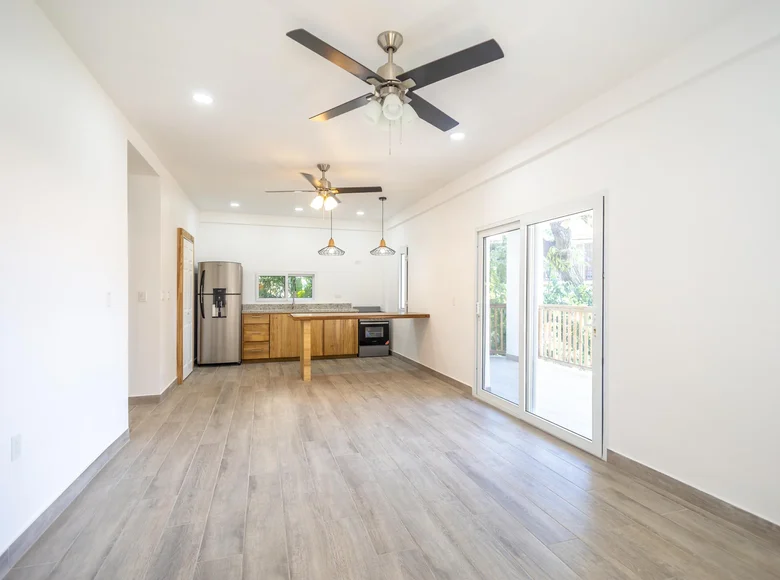 2 bedroom condo 82 m² West End, Honduras