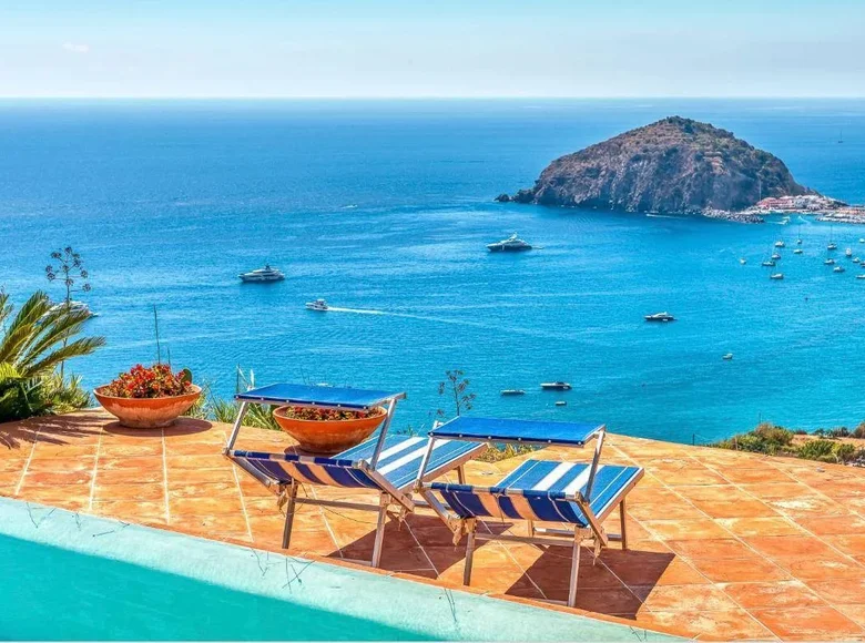 4 bedroom Villa 4 250 m² Ischia, Italy