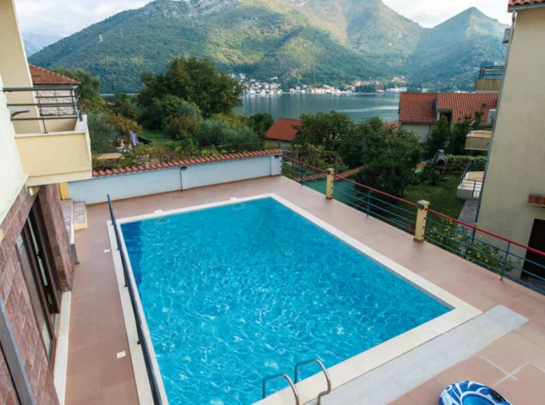 3 bedroom apartment 128 m² Igalo, Montenegro