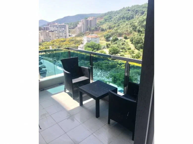 Wohnung 2 Schlafzimmer 70 m² Becici, Montenegro