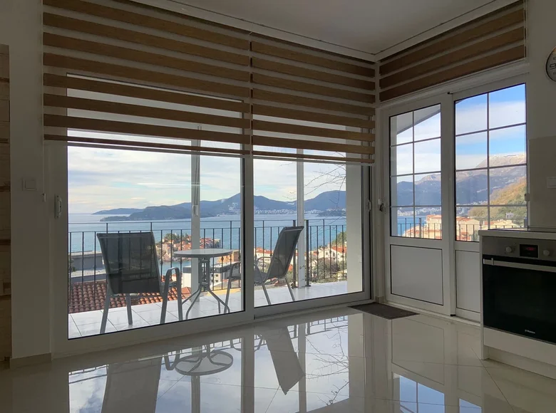 2 bedroom apartment 85 m² Przno, Montenegro