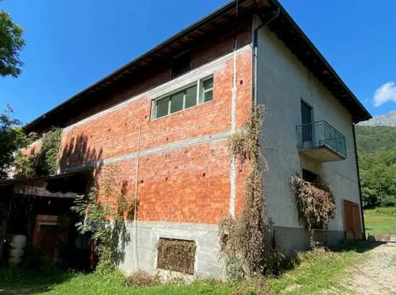 Sklep 1 320 m² Bene Lario, Włochy