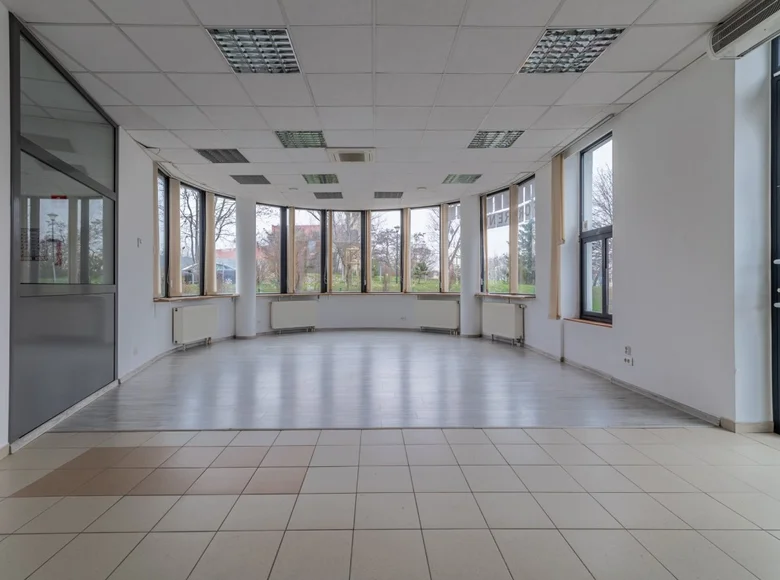 Propiedad comercial 204 m² en Varsovia, Polonia