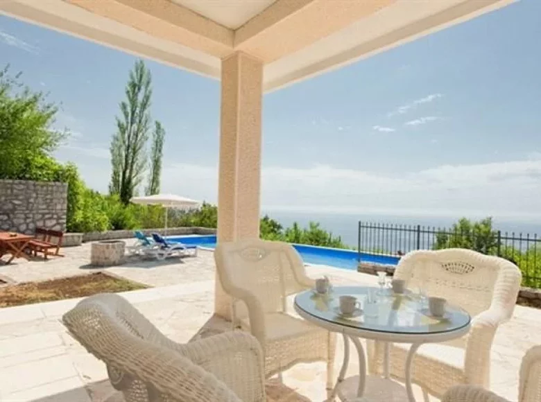 Villa de 4 dormitorios 350 m² Marovici, Montenegro
