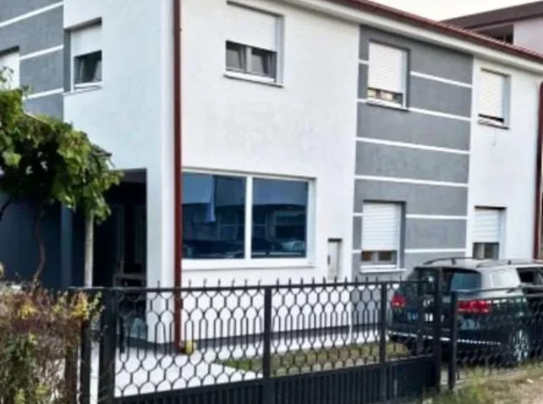 Casa 9 habitaciones  Donji Stoj Shtoji i Poshtem, Montenegro