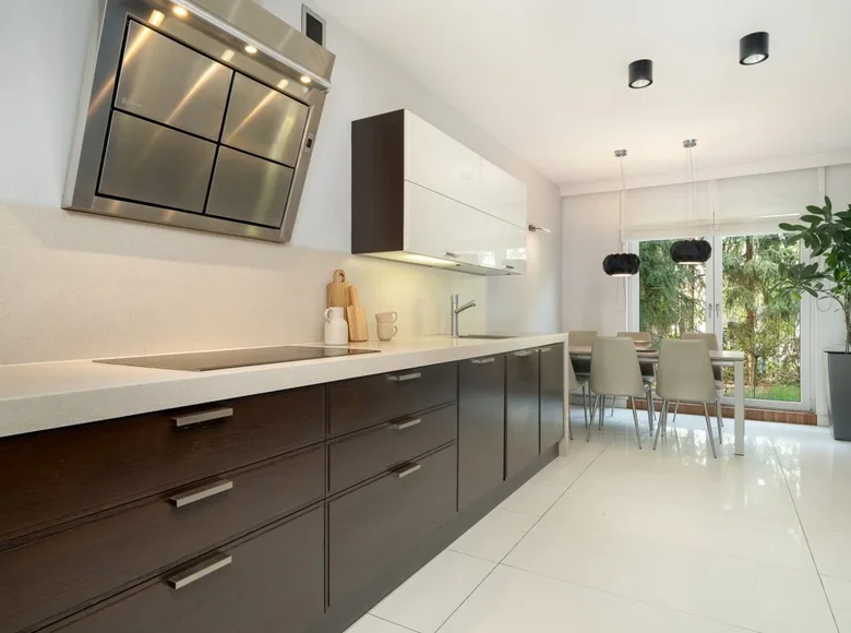 Mieszkanie 4 pokoi 143 m² Poznań, Polska