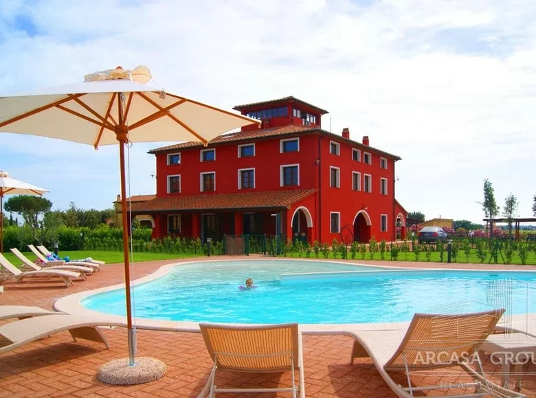 Hotel 560 m² in Castagneto Carducci, Italy