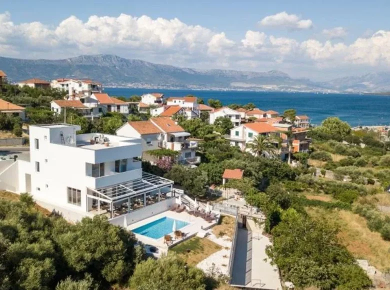 3 bedroom villa 340 m² Split-Dalmatia County, Croatia