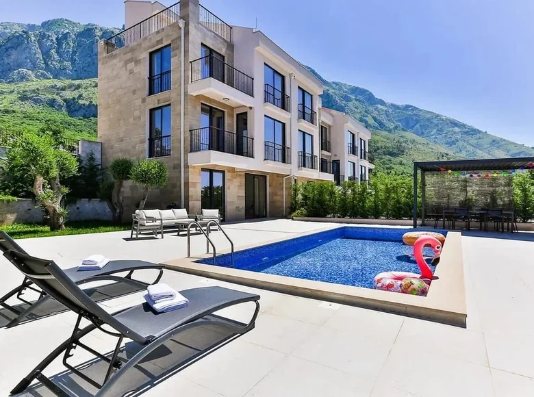 4 bedroom house  Katun Rezevici, Montenegro