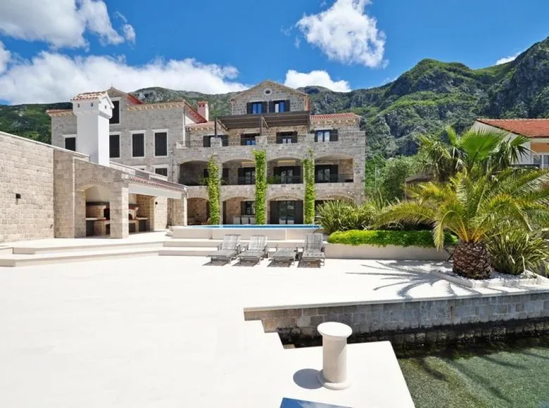 7 bedroom villa 554 m² Stoliv, Montenegro