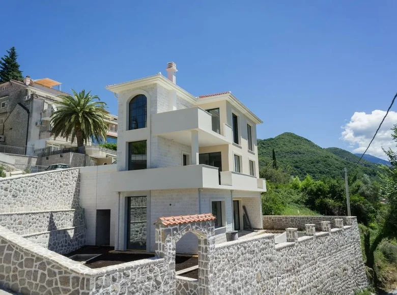 3-Schlafzimmer-Villa 240 m² Lastva, Montenegro